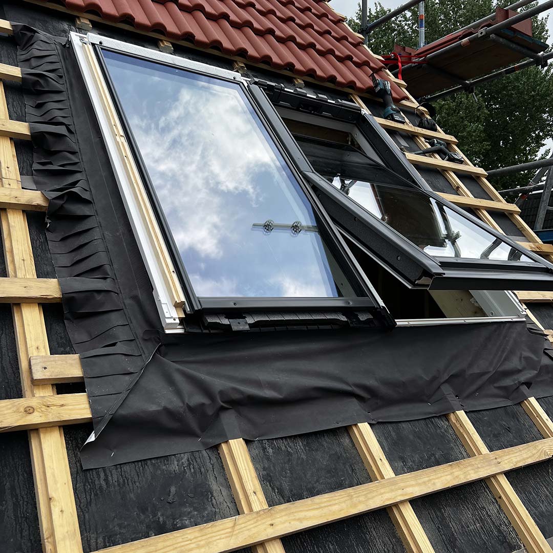 dakraam-ramen-geplaatst-friesland-ads-bouw